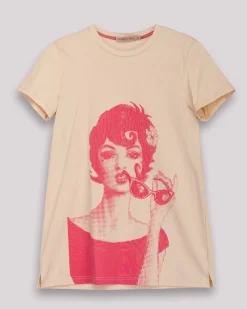 Camiseta Ilustrada Beige Dolores