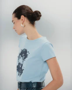 Camiseta Ilustrada Celeste Dolores