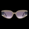 Gafa con tendencia a cat eye beige, blanca y gris