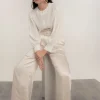 Pantalón fluido de cintura alta y cinturon