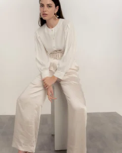 Pantalón fluido de cintura alta y cinturon