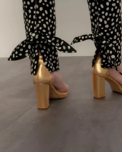Sandalia Tacón Dorada Baila