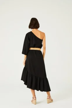 Vestido cuerpo asimétrico cinturón rafia